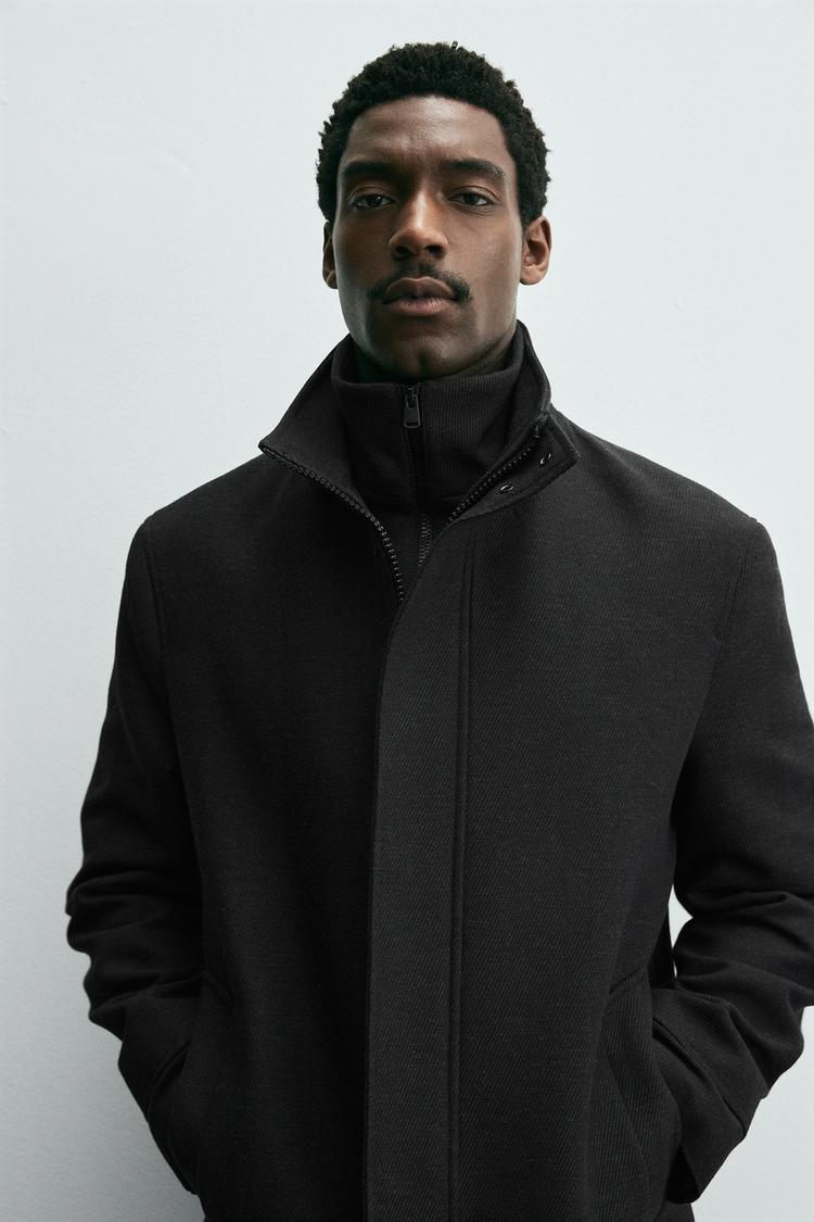 COAT WITH DETACHABLE COLLAR