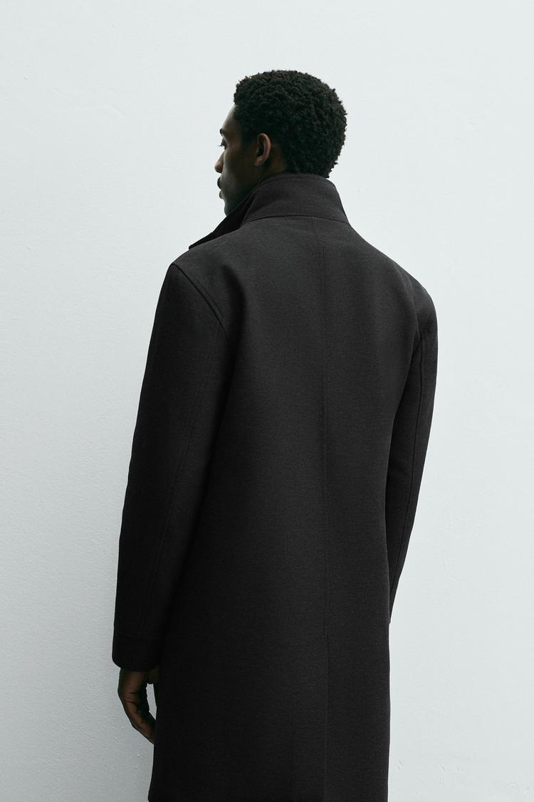 COAT WITH DETACHABLE COLLAR