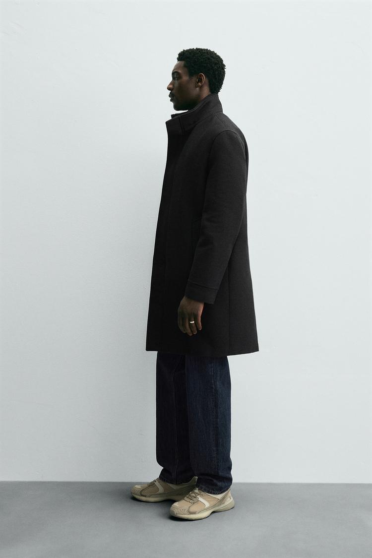 COAT WITH DETACHABLE COLLAR